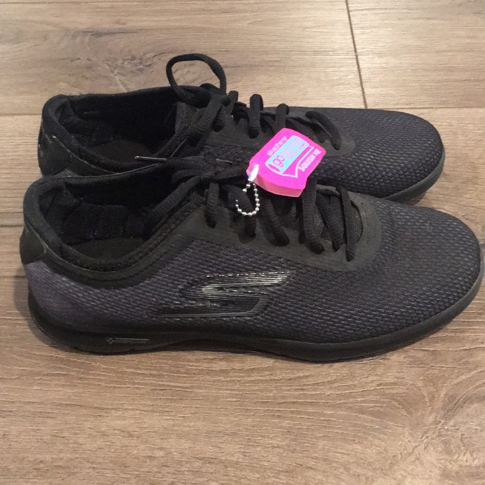 BNWOT Black/dark grey sketchers shoes size 8
